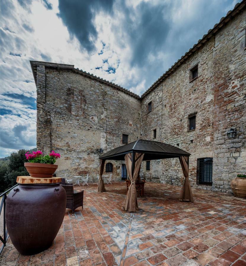 Castello Valenzino Aparthotel Pierantonio Kültér fotó