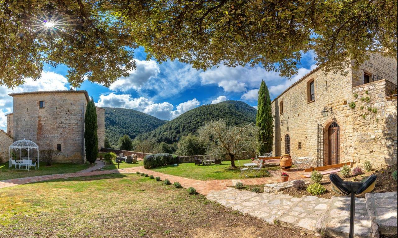 Castello Valenzino Aparthotel Pierantonio Kültér fotó