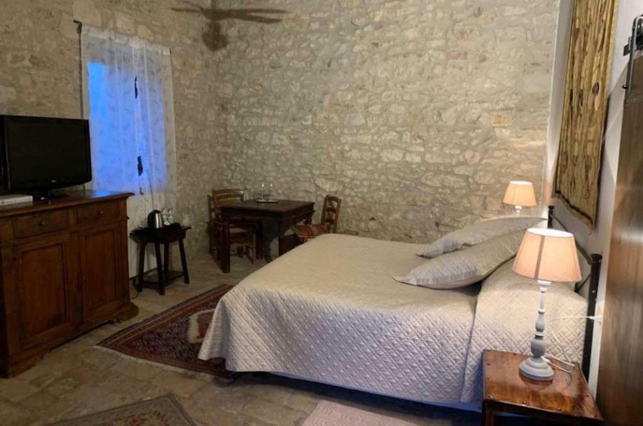 Castello Valenzino Aparthotel Pierantonio Kültér fotó