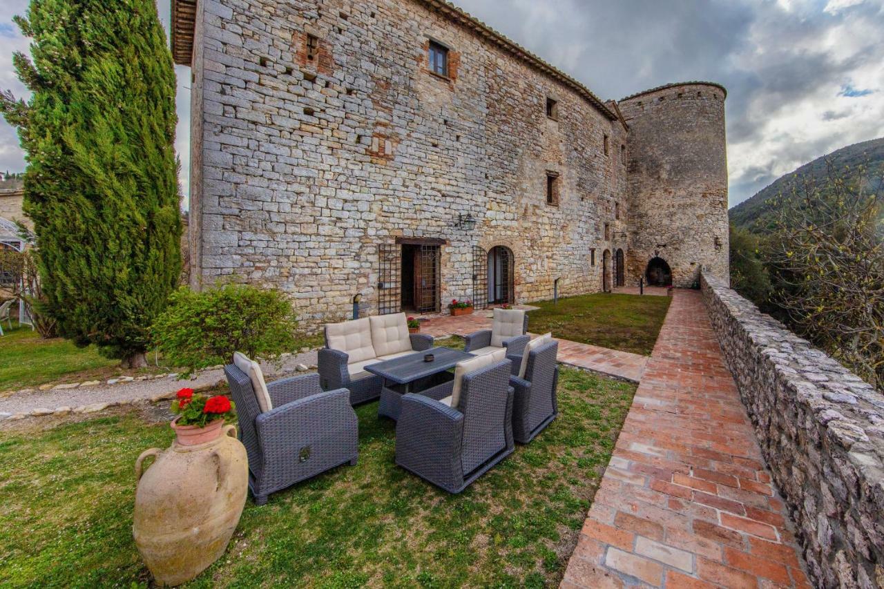 Castello Valenzino Aparthotel Pierantonio Kültér fotó