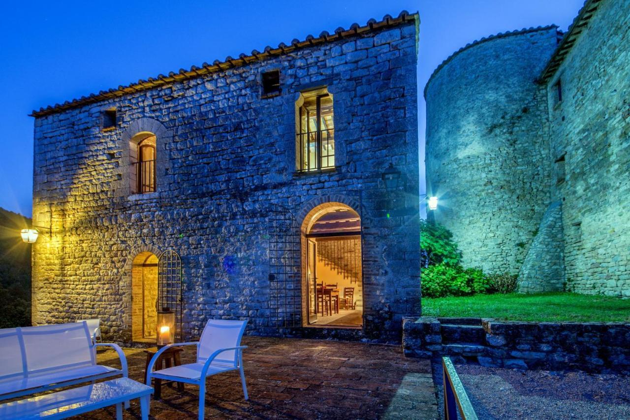 Castello Valenzino Aparthotel Pierantonio Kültér fotó