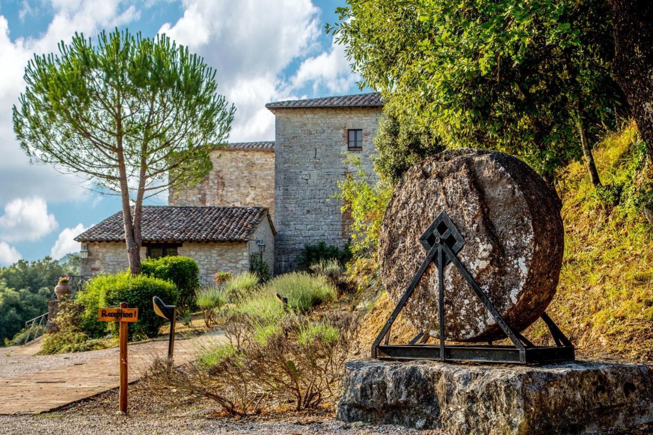 Castello Valenzino Aparthotel Pierantonio Kültér fotó